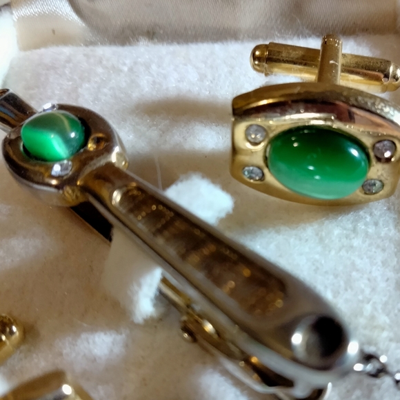 Point Line Tie Bar & Cuff Links - Picture 2 of 4